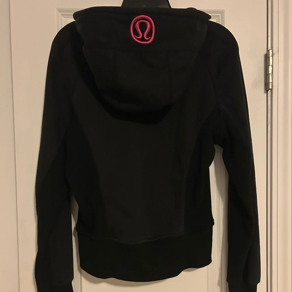 VINTAGE lululemon athletica Black & Pink Cropped Scuba Zip Up - Picture 4 of 7